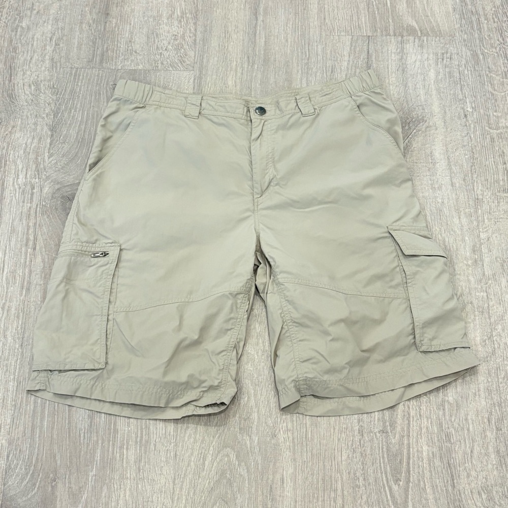 Columbia Omni-Shade Trekking Cargo Shorts Men’s 38 Khaki Tan Outdoor Trail